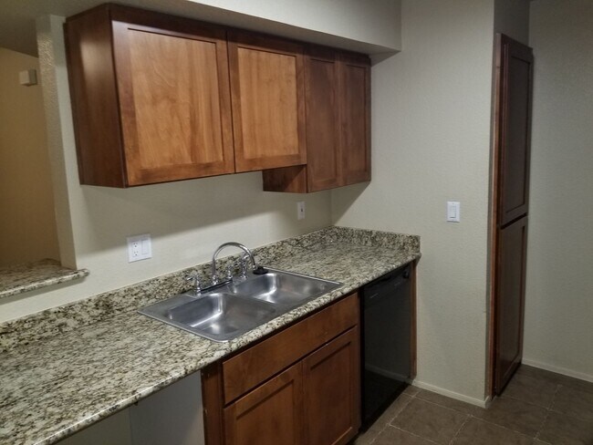 Building Photo - Upgraded West-Flagstaff Condo in the Arbors - 2 Bed, 2 Bath - NO Students & NO Pets! - Avail. NOW!!