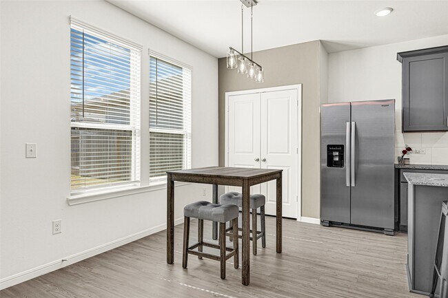 Building Photo - 318 Maple Bark Trl