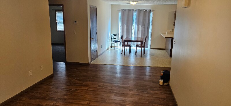 Building Photo - 1506 Red Oak Dr