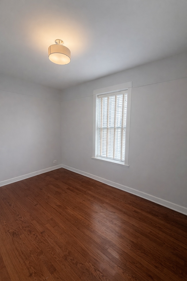 Building Photo - Renovated 2BD / 1BA with Modern Finishes - Albany Park