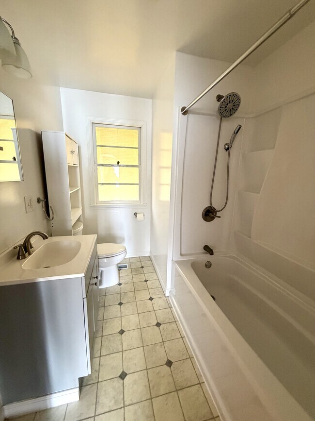 Building Photo - 30 Randall St