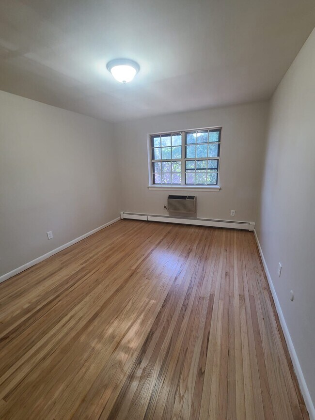 Building Photo - 534 Church Rd