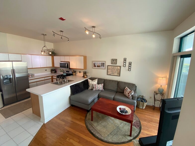 Building Photo - 340 W Superior St