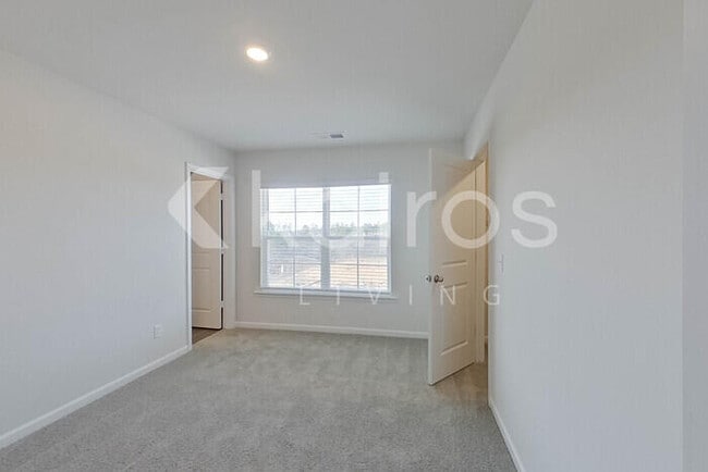 Building Photo - 2253 Banyon Cir