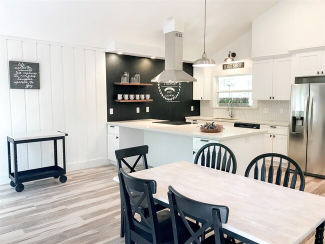 Building Photo - 5 Sandlily Ct