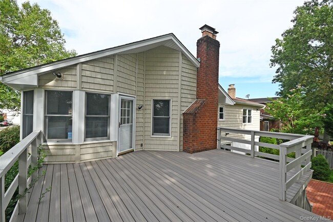Building Photo - 19 Carriage Rd