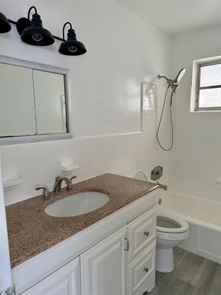 Building Photo - 2837 NE 30th St