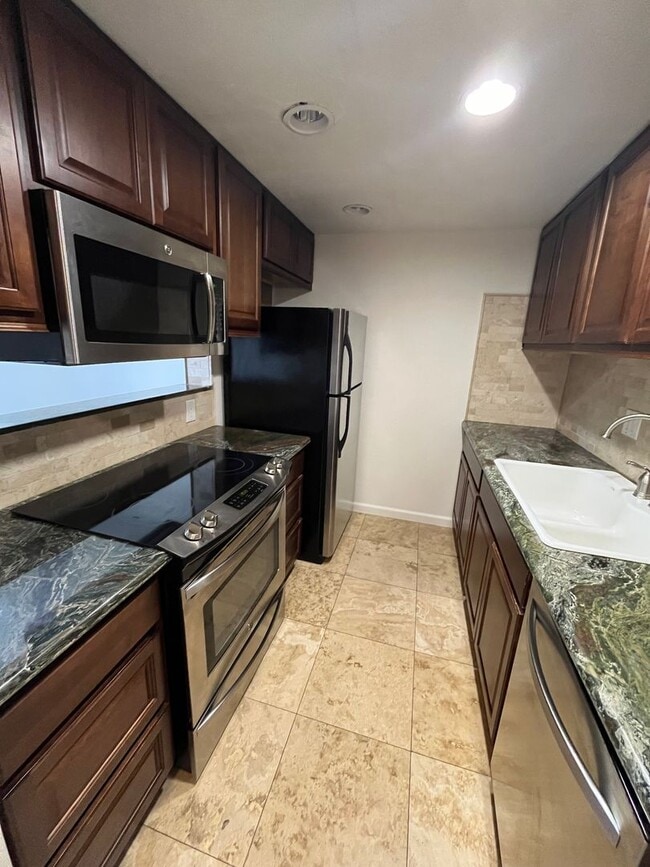 Building Photo - 2 Story condo in North Davis