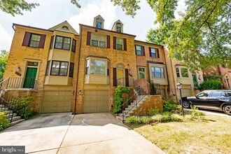 Building Photo - 215 Lynn Manor Dr