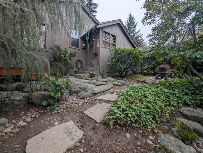 Building Photo - Rent Your Own Oasis! Available Now!