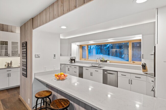 Building Photo - 34 Stellar Ln