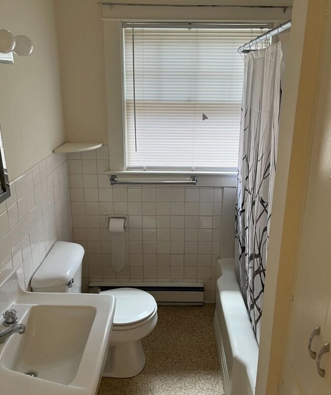 Building Photo - 112-116 EAP