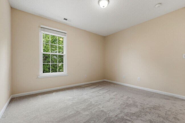 Building Photo - 405 Grassy Point Rd
