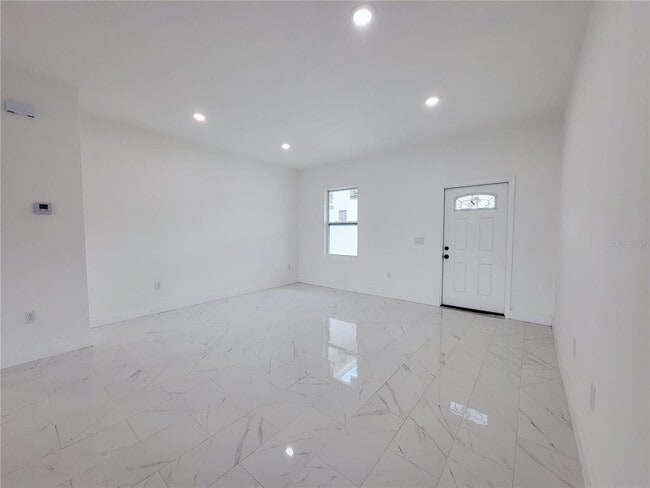 Building Photo - 1098 Hammacher Ave SW