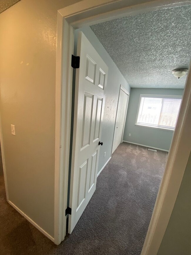 Building Photo - Ready first of June / 3 bedroom 2 bathroom...