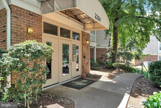 Building Photo - 2204 Westcourt Ln