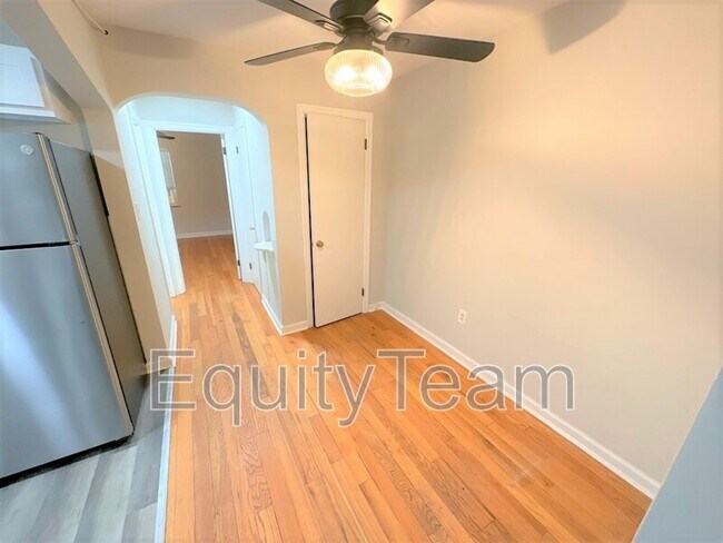 Building Photo - 2769 Losantiville Ave