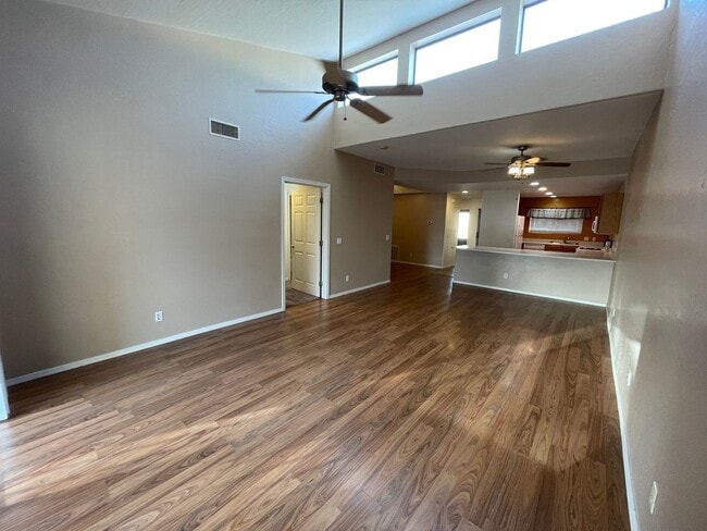 Building Photo - $1,550 2-3 Bedroom For Lease With Community Heated Pool & Spa in 85207!