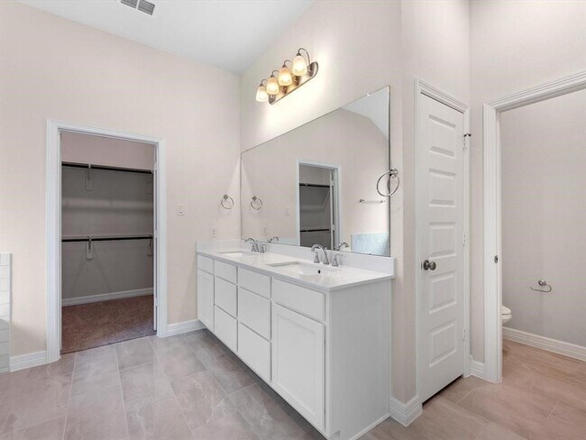 Building Photo - 4203 Chloe Ridge Ln