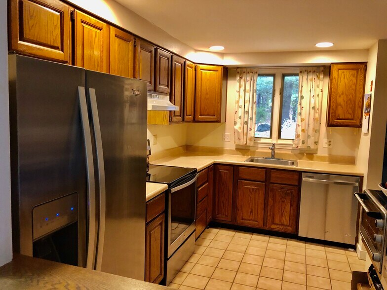 Building Photo - 42 Brookside Dr