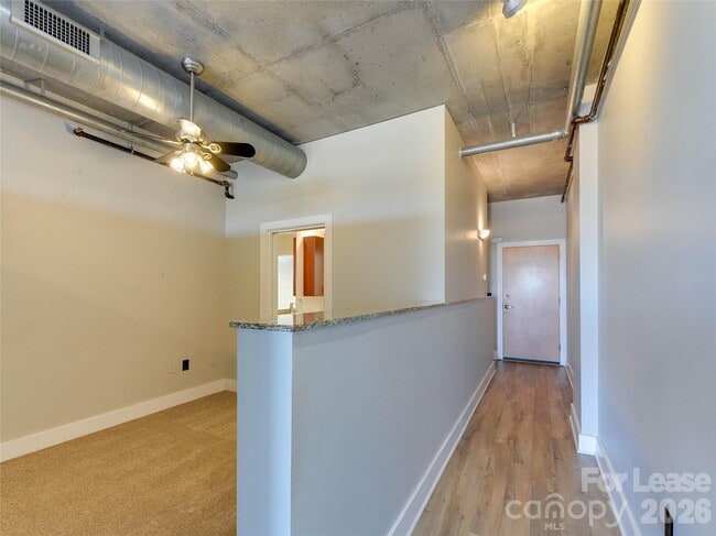 Building Photo - 505 E 6th St