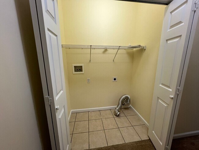 Building Photo - Arden 3 bed Townhome: Commuter's Wishlist