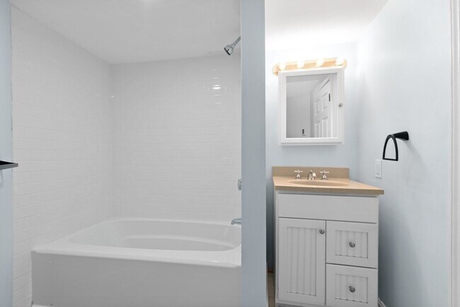 Building Photo - 2 Woodbine St