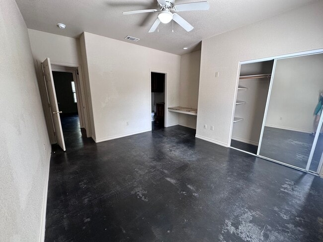 Building Photo - Spacious 4/4 House Near Baylor Campus!