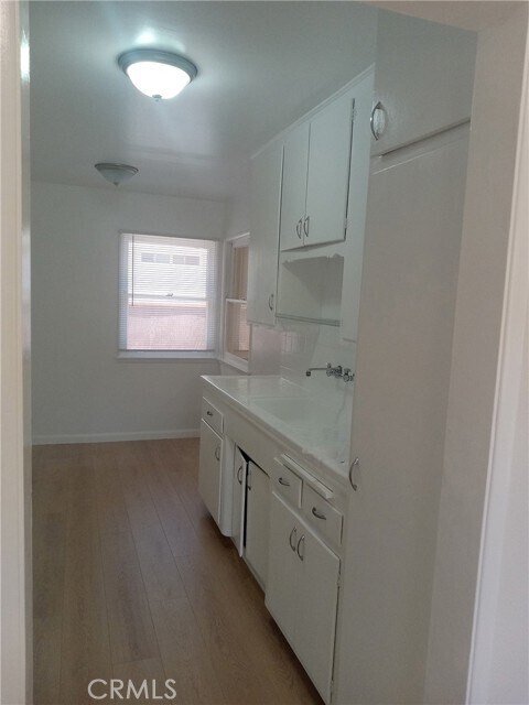 Building Photo - 713 S Almansor St