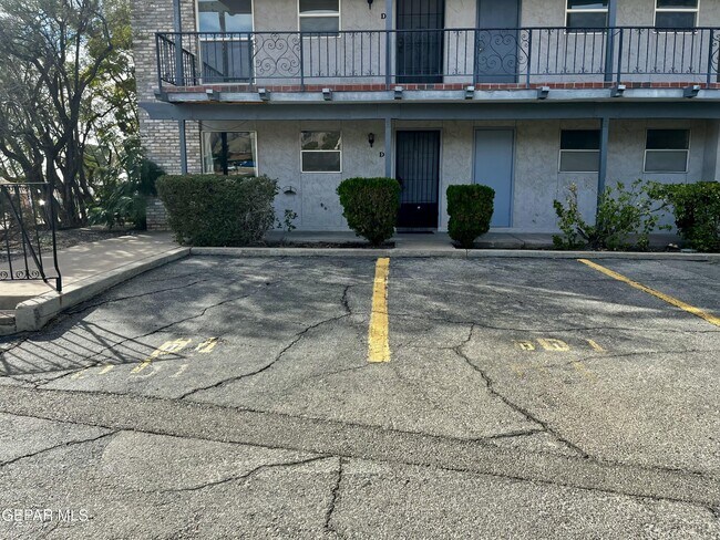 Building Photo - 6700 Escondido Dr