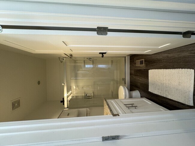 Building Photo - 635 E 380 N