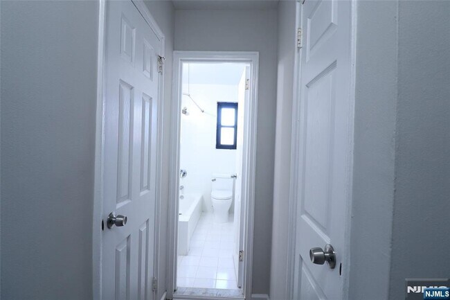 Building Photo - 2335 Hudson Terrace