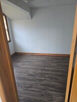 Building Photo - 705 28th St