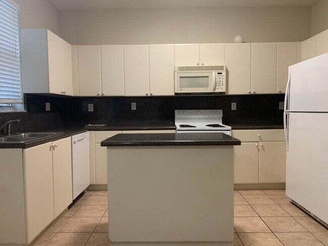 Building Photo - 3507 Shoma Dr
