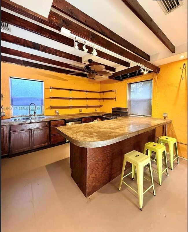 Building Photo - 445 SW 24th Rd