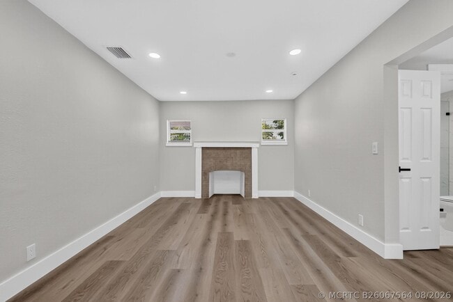 Building Photo - 516 Independence Rd