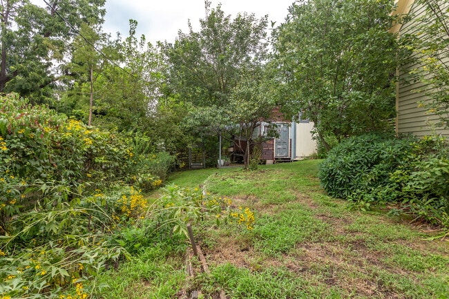 Building Photo - 510 Oakwood Ave