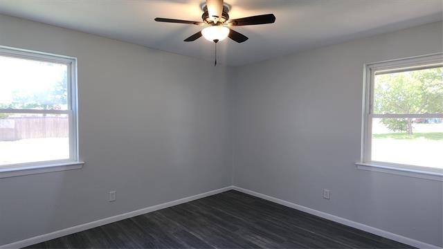Building Photo - 3927 Emerald Dr