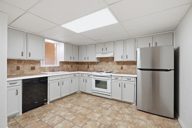 Building Photo - Prime Location | 2-Bed, 2-Bath with Fireplace and Patio
