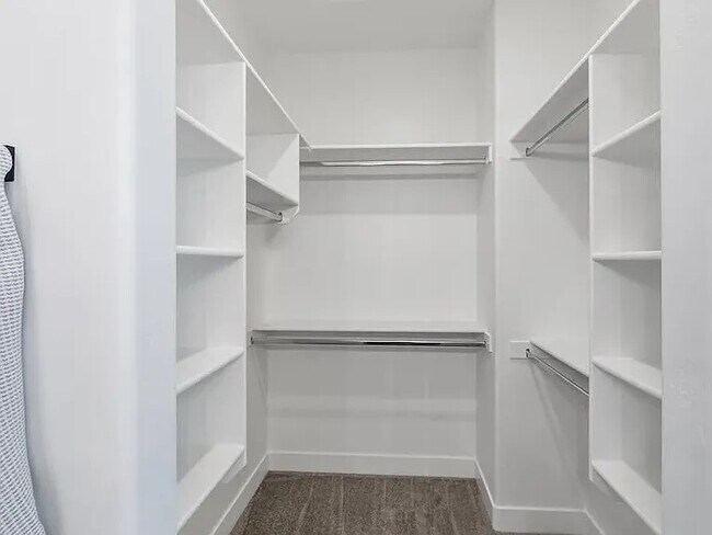 Building Photo - 2065 S Grandiflora Rd
