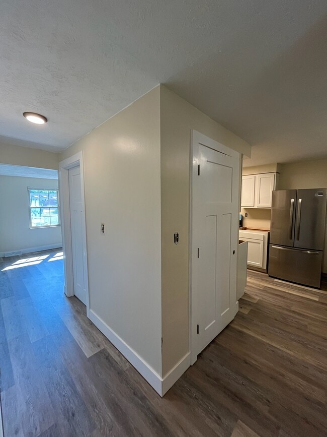 Building Photo - 577 Pine Line Dr