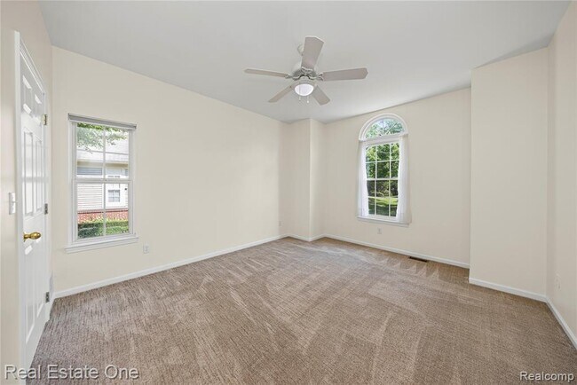 Building Photo - 38282 Saratoga Cir