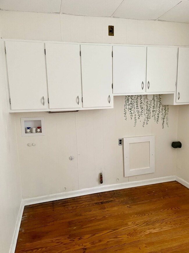 Building Photo - 268 Guy Park Ave