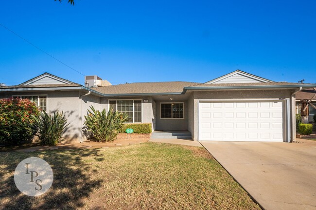 Primary Photo - Beautifully Maintained Fresno Home, Near F...