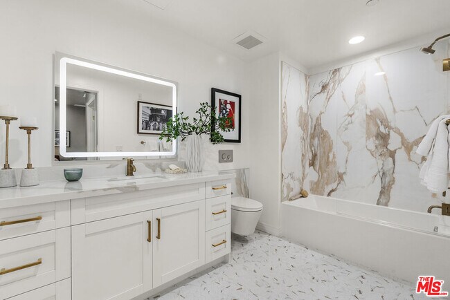 Building Photo - 7428 Santa Monica Blvd