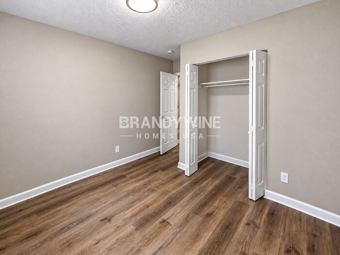 Building Photo - 5649 Falcon St W