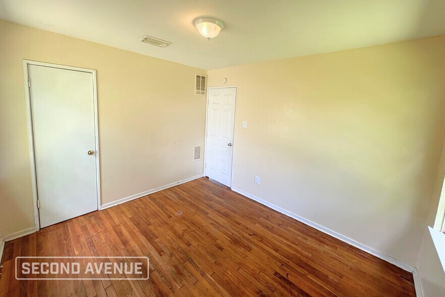 Building Photo - 5415 Heron Dr