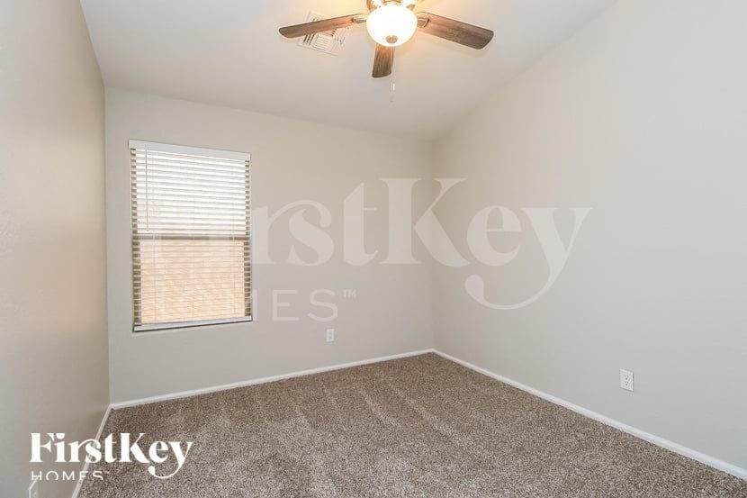 Building Photo - 1417 E Jeanne Ln