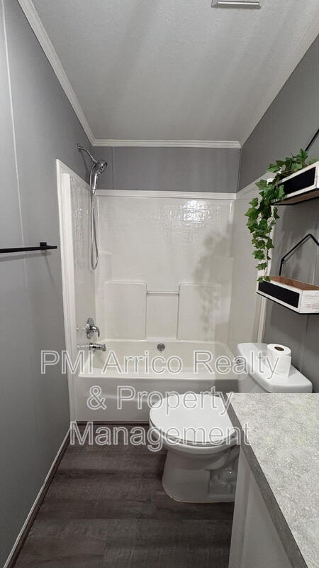 Building Photo - 712 Choo Choo Ln