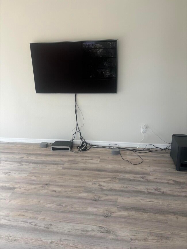 Building Photo - 2600 SE Ocean Blvd